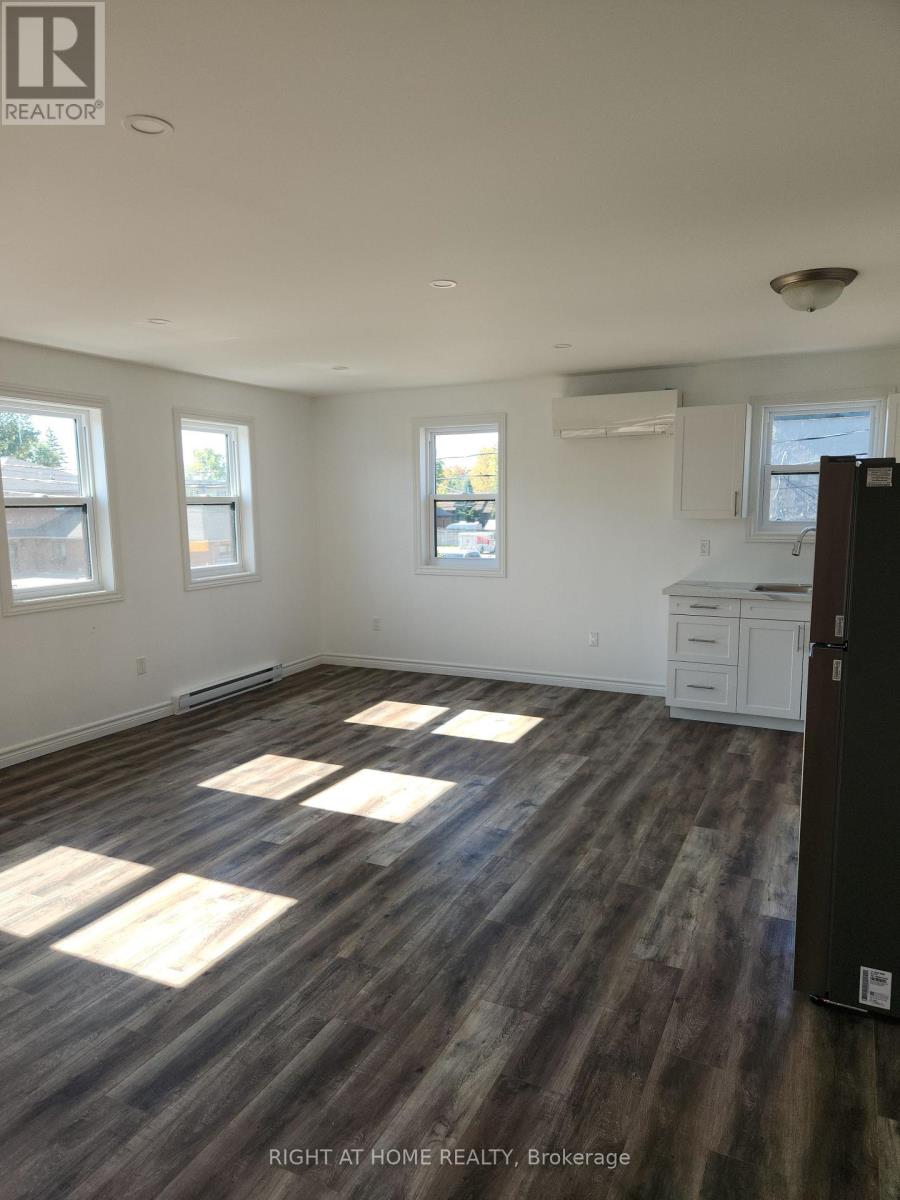 205 - 9 Queen Street W, Springwater, Ontario  L0L 1P0 - Photo 4 - S12441834
