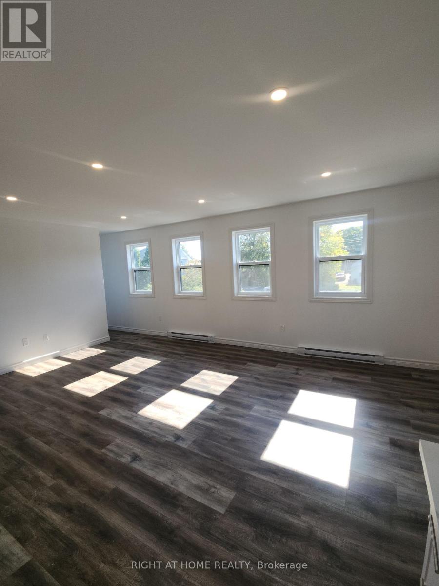 205 - 9 Queen Street W, Springwater, Ontario  L0L 1P0 - Photo 7 - S12441834