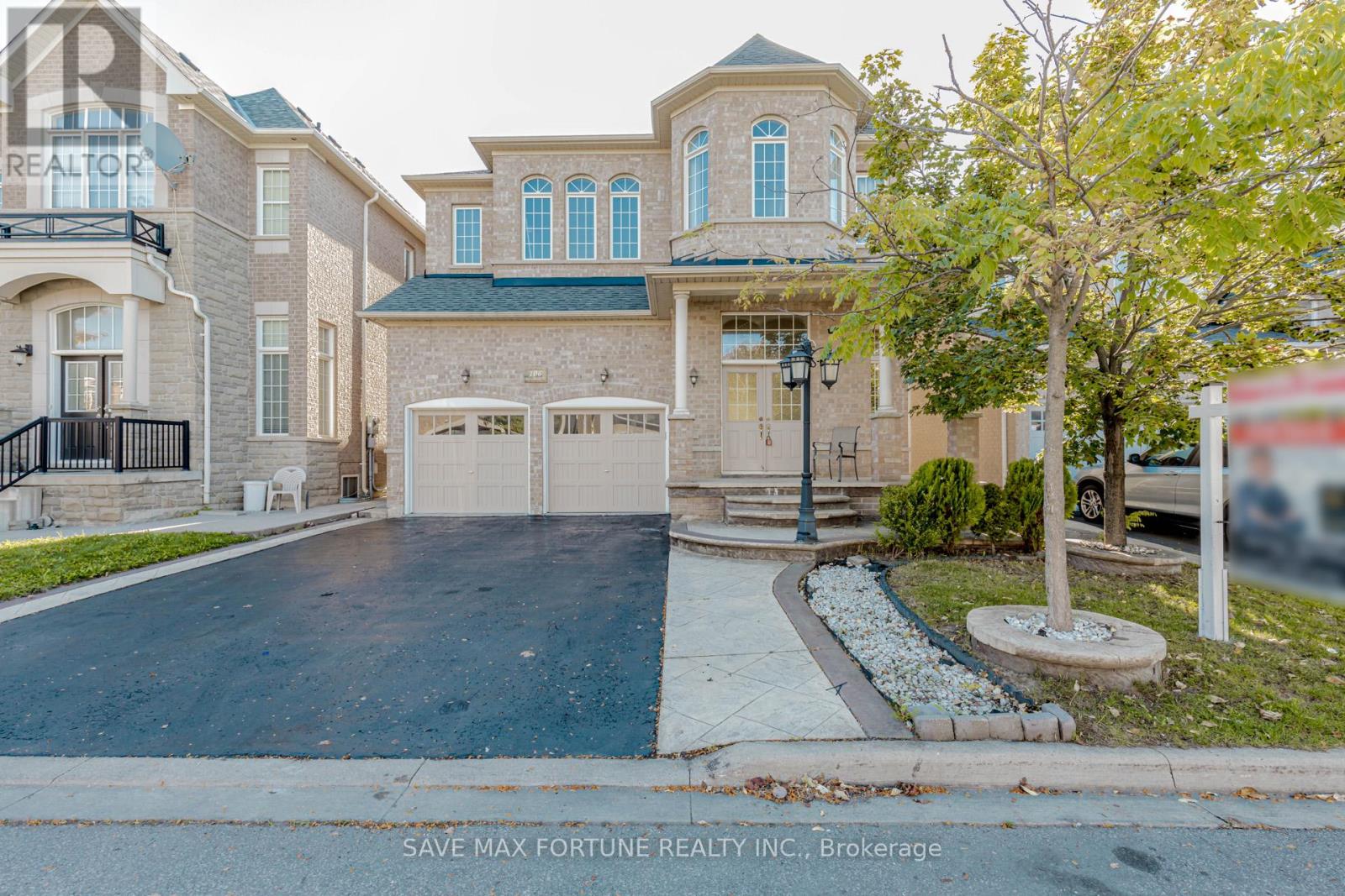 106 Watsonbrook Drive, Brampton (Sandringham-Wellington), Ontario  L6R 0R4 - Photo 2 - W12441625