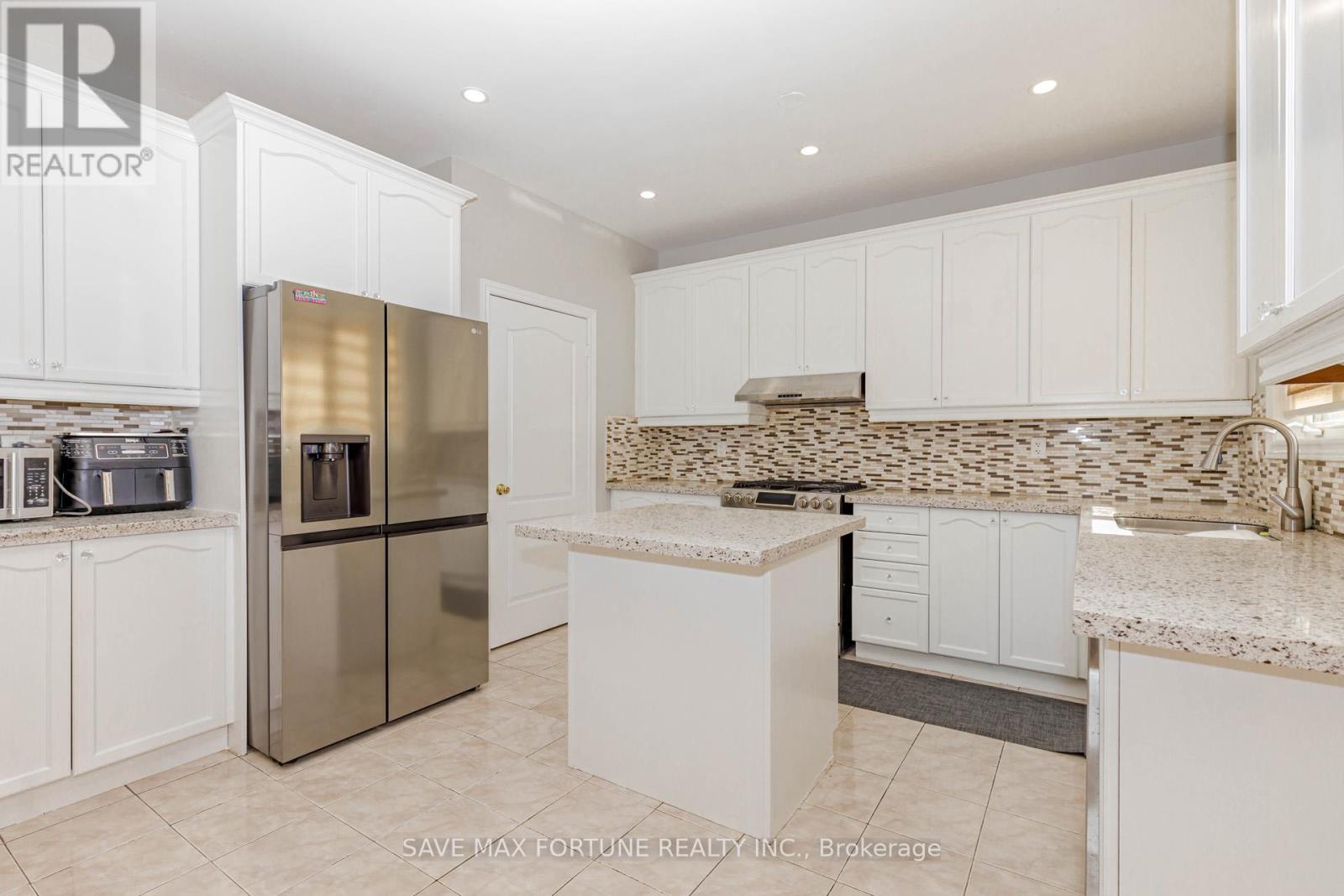 106 Watsonbrook Drive, Brampton (Sandringham-Wellington), Ontario  L6R 0R4 - Photo 23 - W12441625