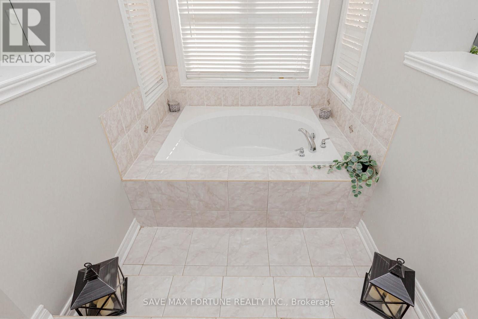 106 Watsonbrook Drive, Brampton (Sandringham-Wellington), Ontario  L6R 0R4 - Photo 28 - W12441625