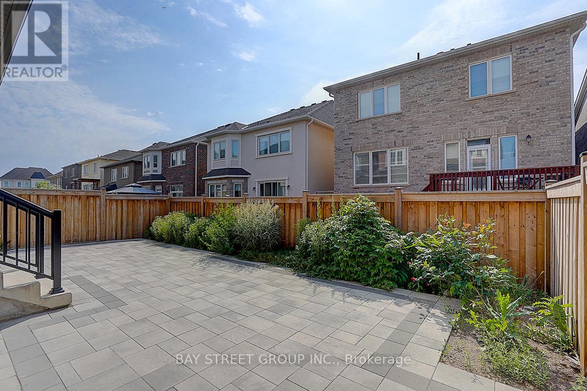 146 Petgor Path, Oakville (Go Glenorchy), Ontario  L6H 0Y6 - Photo 34 - W12441876