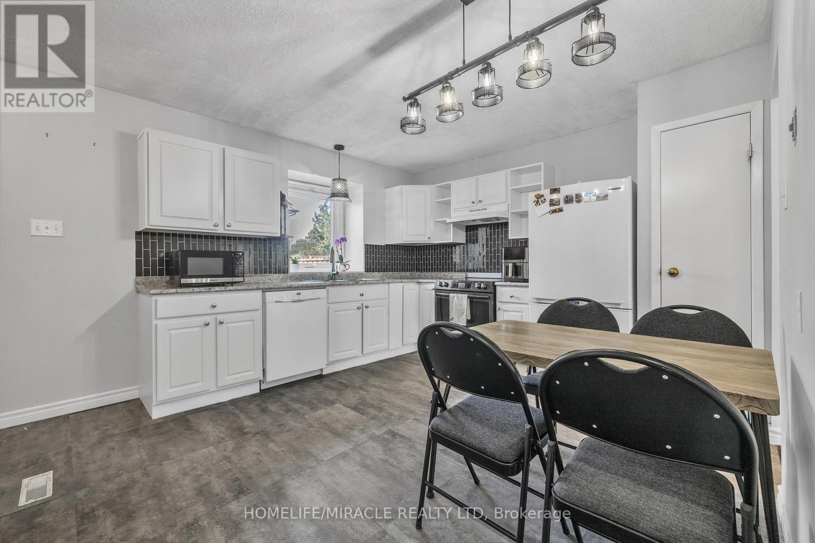 4 - 259 Lansdowne Avenue, Woodstock, Ontario  N4T 1N6 - Photo 6 - X12441859