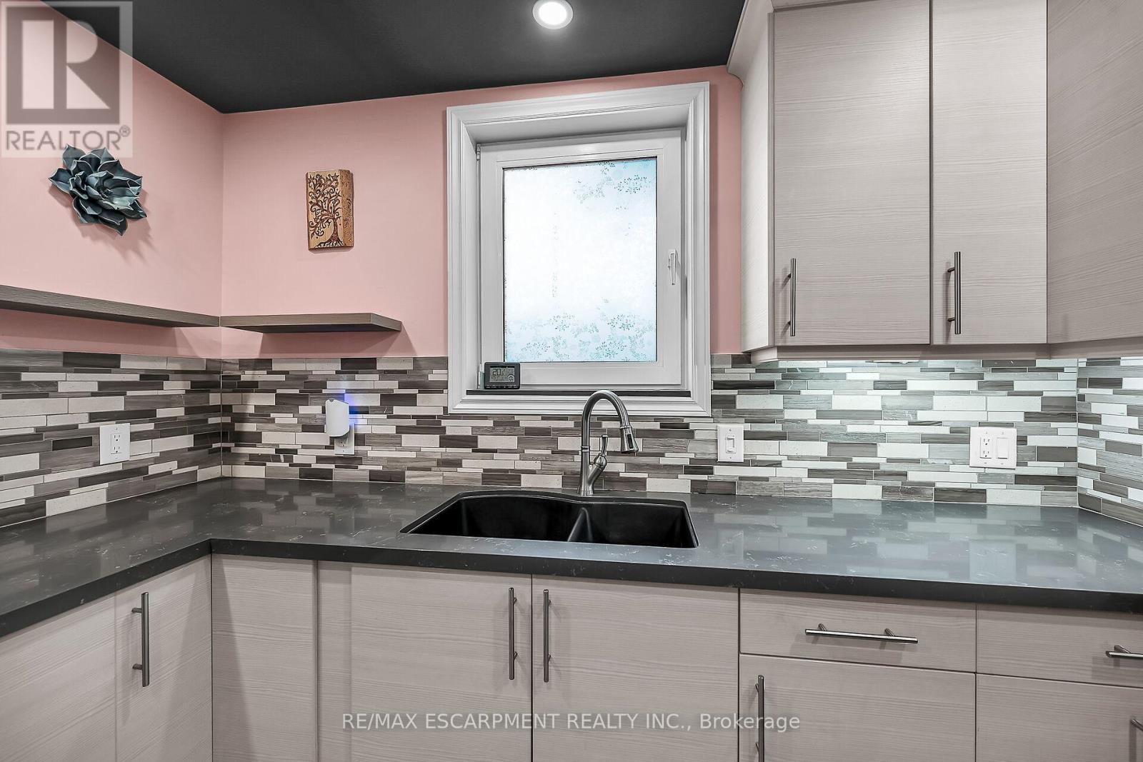 248 East 12th Street, Hamilton (Inch Park), Ontario  L9A 3X8 - Photo 16 - X12441862