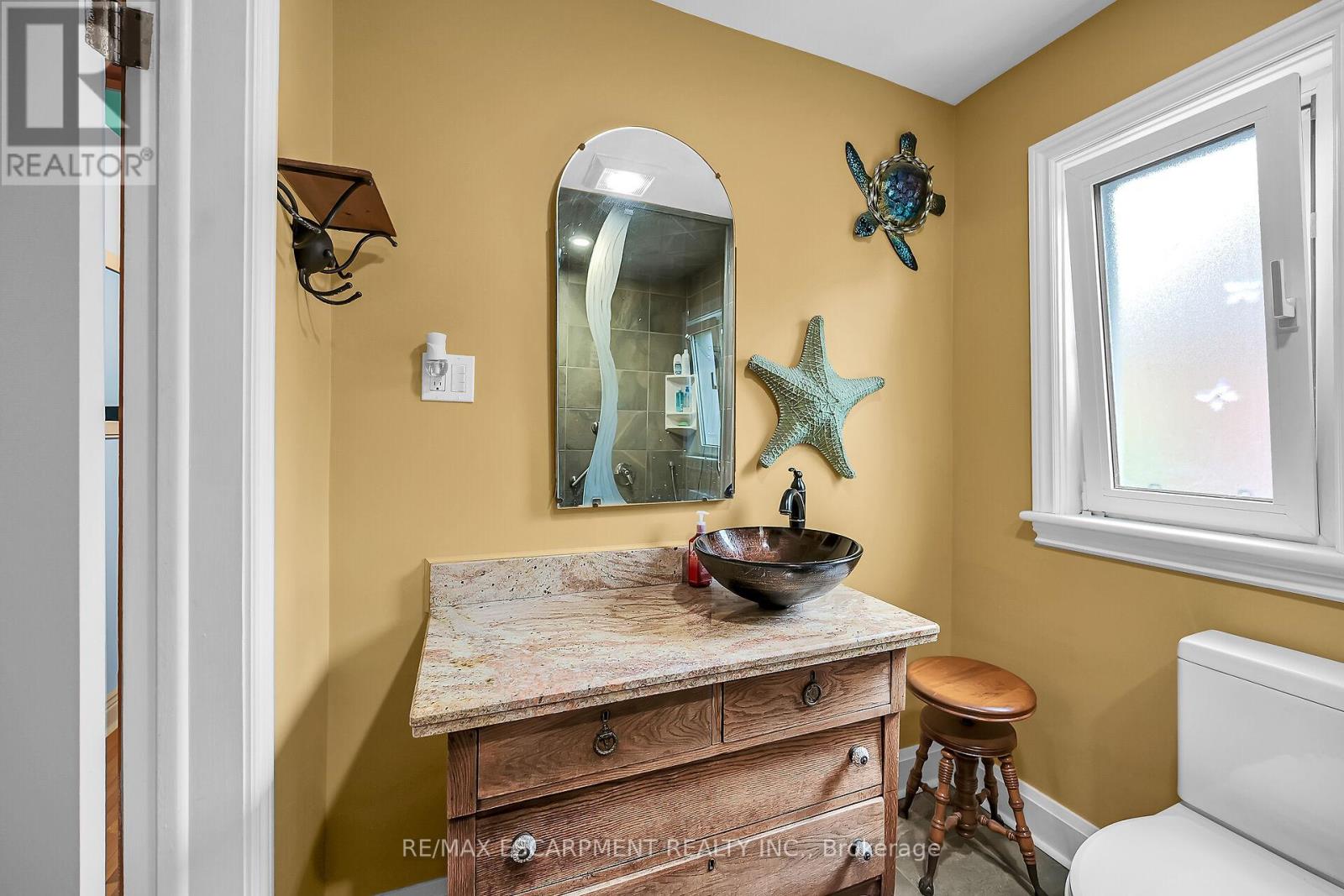 248 East 12th Street, Hamilton (Inch Park), Ontario  L9A 3X8 - Photo 22 - X12441862