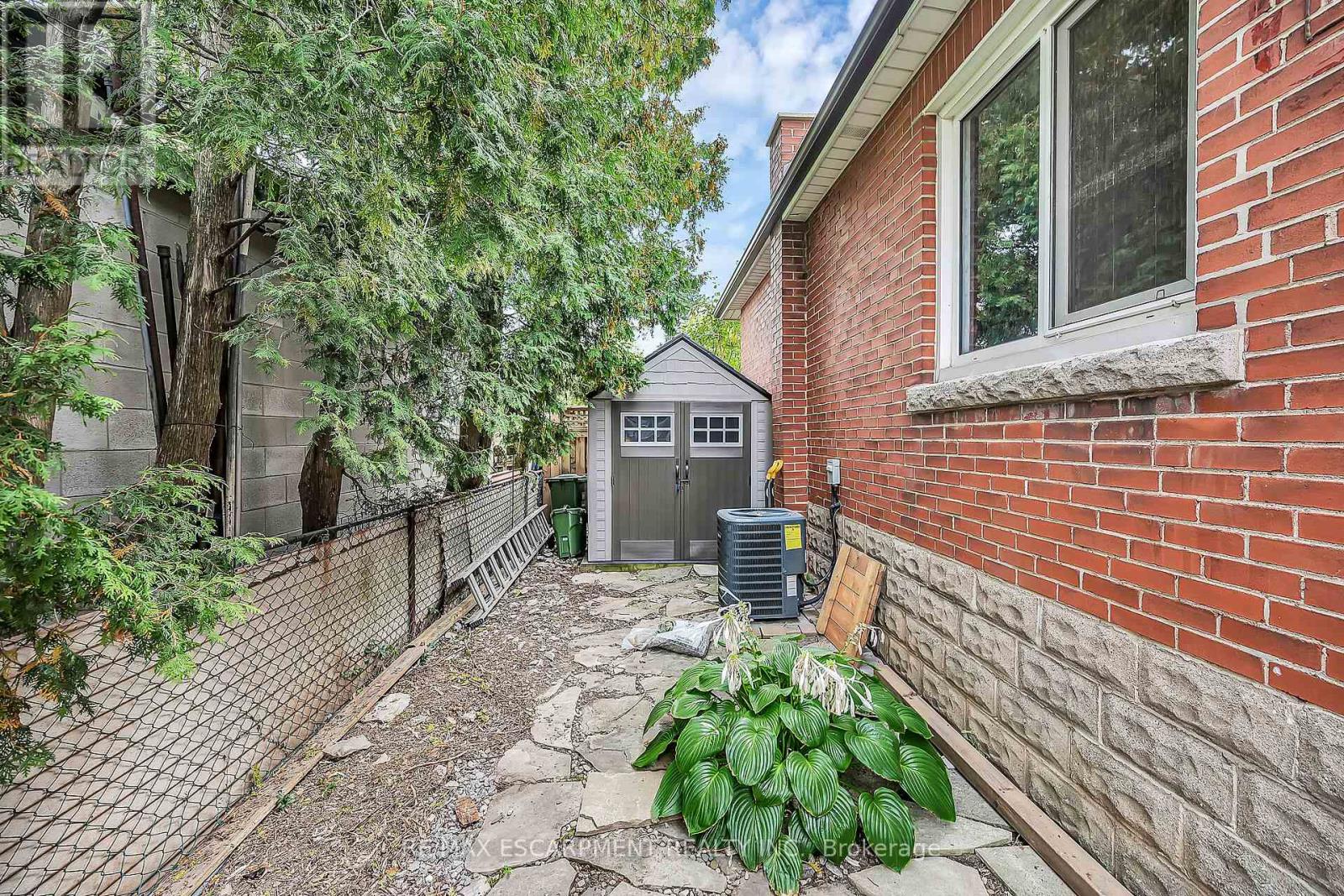 248 East 12th Street, Hamilton (Inch Park), Ontario  L9A 3X8 - Photo 43 - X12441862