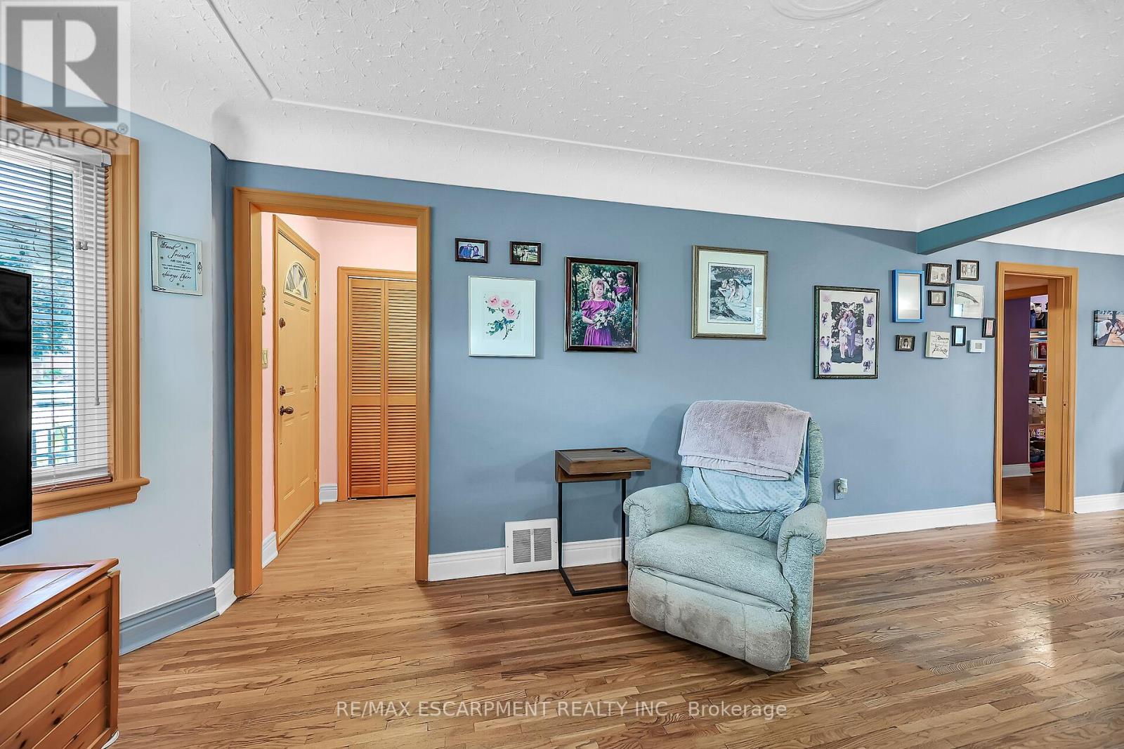 248 East 12th Street, Hamilton (Inch Park), Ontario  L9A 3X8 - Photo 5 - X12441862