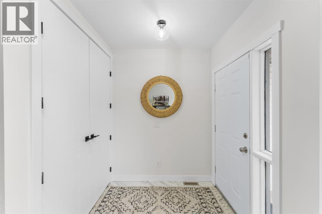 395 Millrise Drive Sw, Calgary, Alberta  T2Y 2C7 - Photo 3 - A2260193