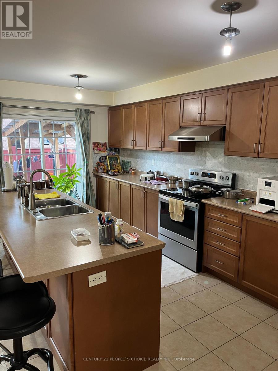 Upper - 14 Bersan Terrace, Brampton, Ontario  L6P 3T2 - Photo 11 - W12440774