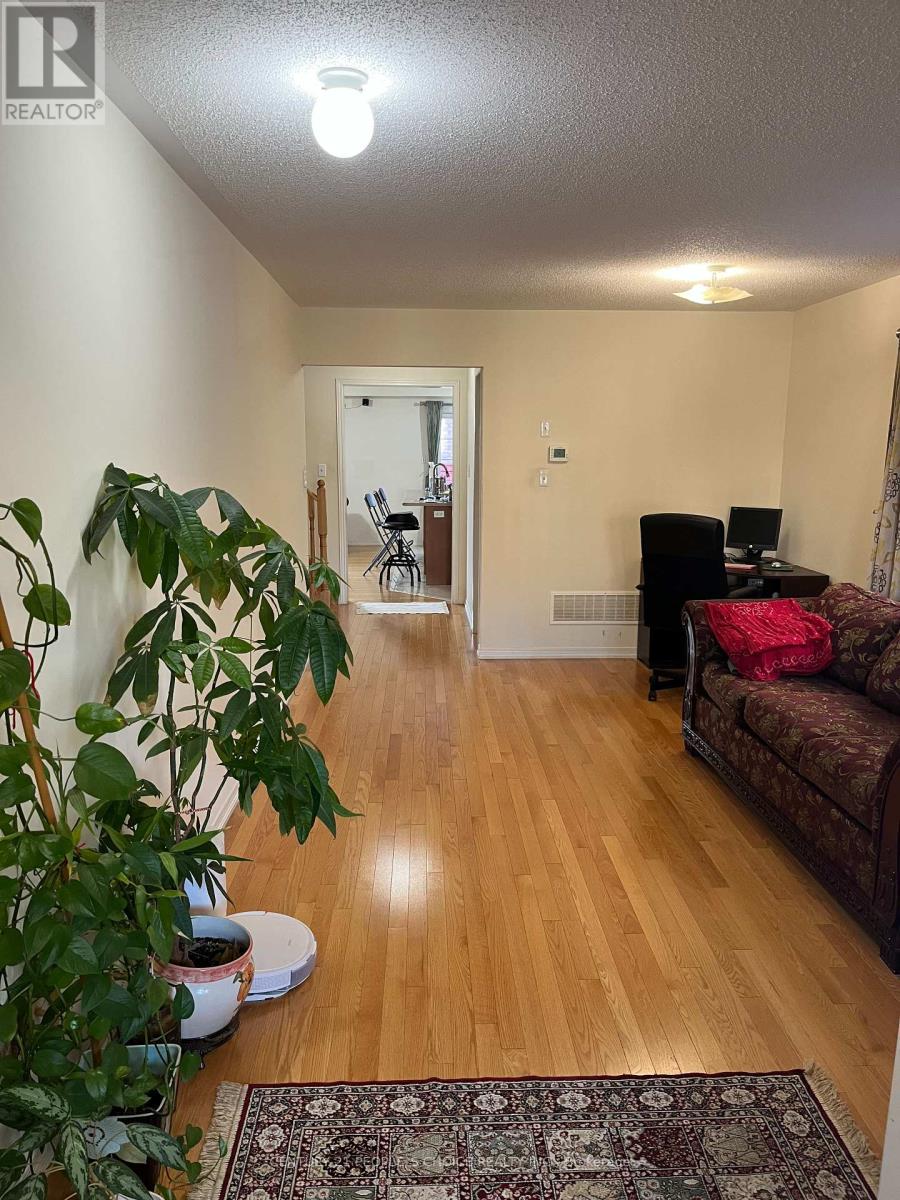 Upper - 14 Bersan Terrace, Brampton, Ontario  L6P 3T2 - Photo 5 - W12440774