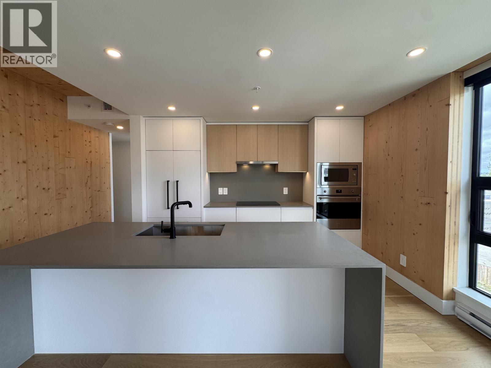 501 310 Salter Street, New Westminster, British Columbia  V3M 0N7 - Photo 2 - R3054970