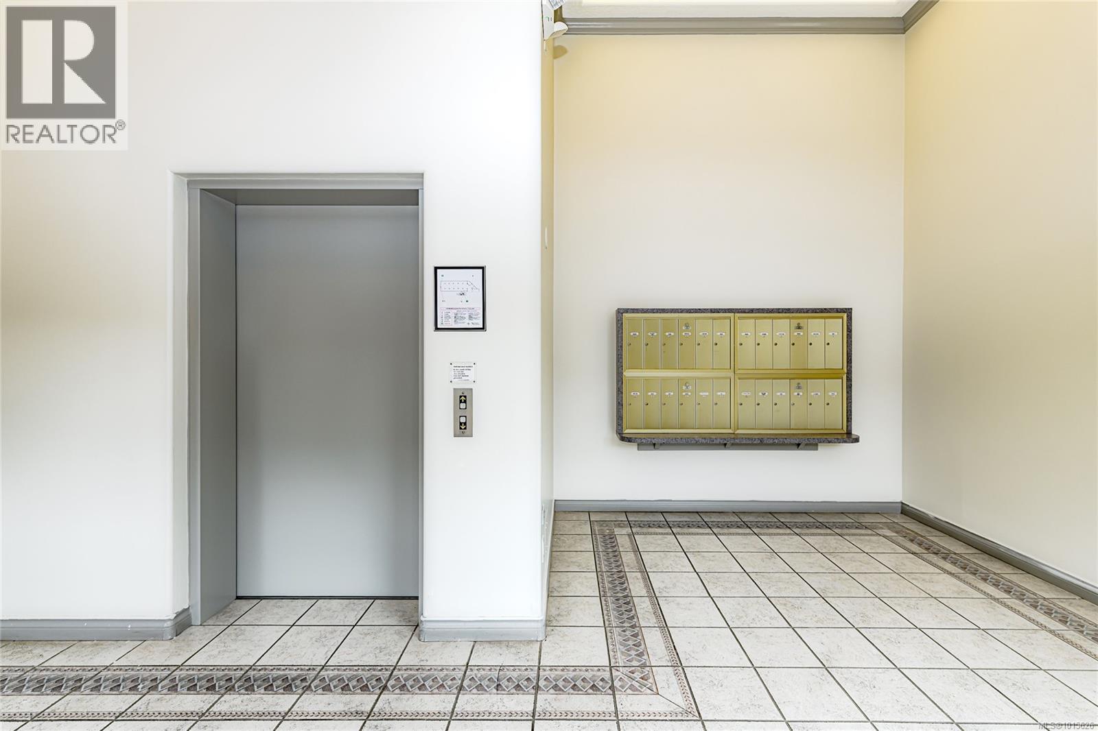 201 940 Boulderwood Rise, Saanich, British Columbia  V8Y 3H5 - Photo 40 - 1015626