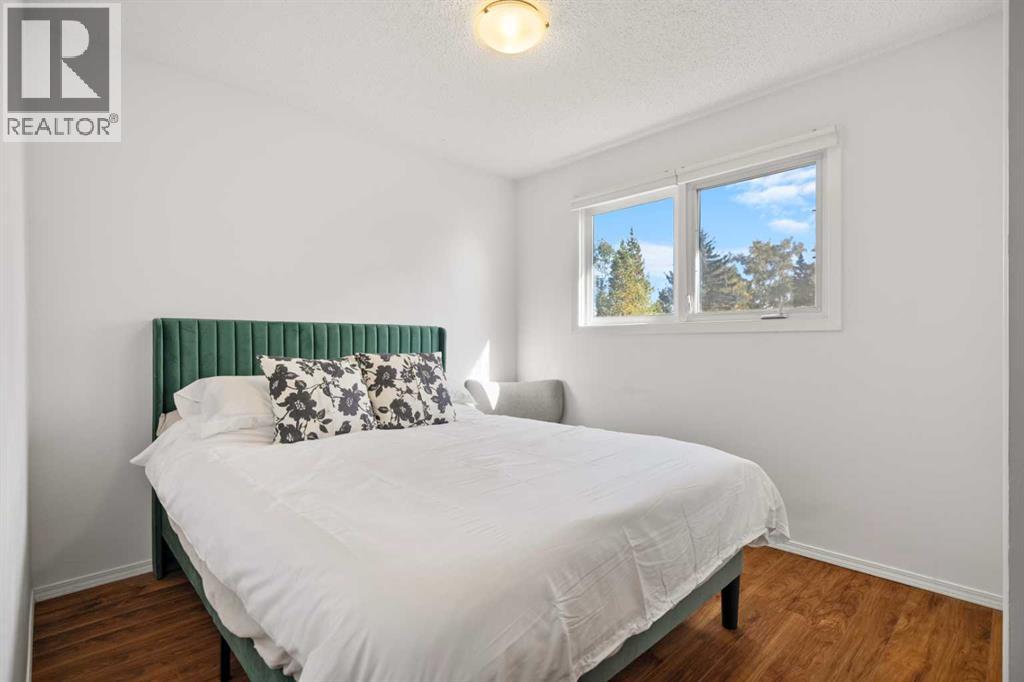 11 Deerfield Circle Se, Calgary, Alberta  T2J 6L7 - Photo 16 - A2261610