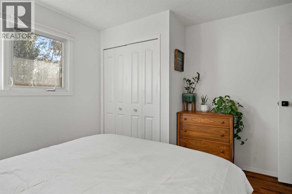 11 Deerfield Circle Se, Calgary, Alberta  T2J 6L7 - Photo 17 - A2261610