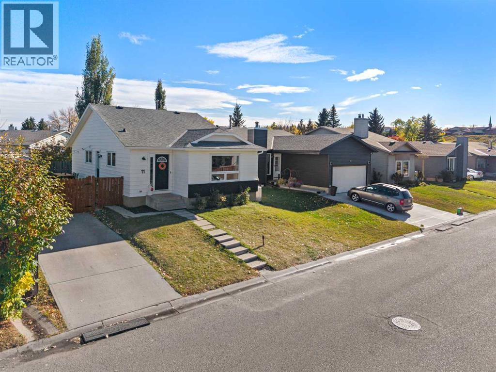 11 Deerfield Circle Se, Calgary, Alberta  T2J 6L7 - Photo 2 - A2261610