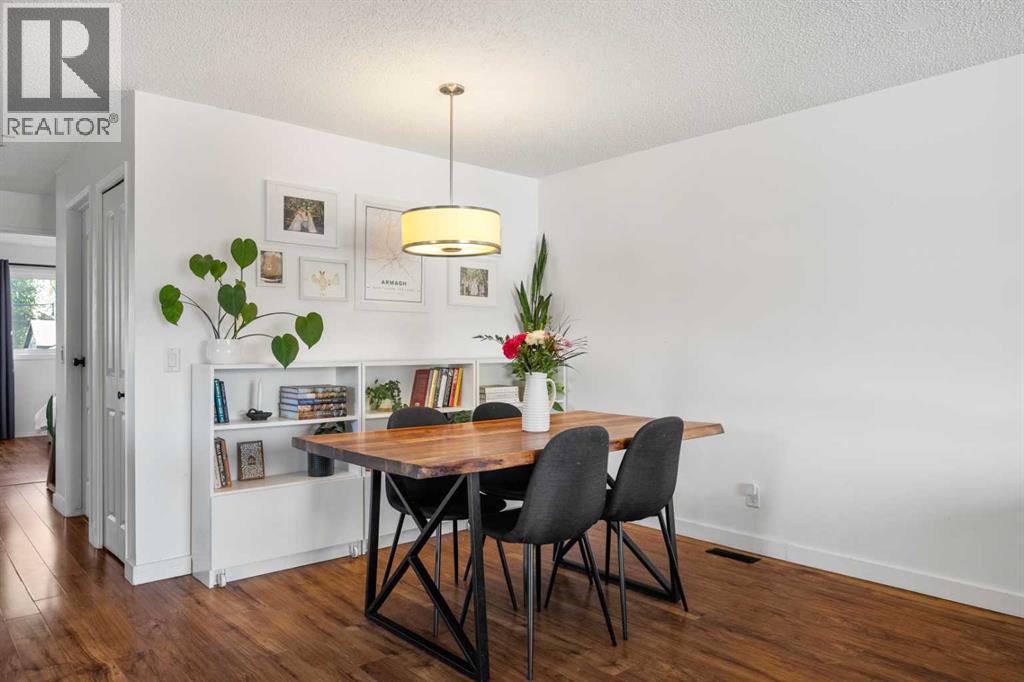 11 Deerfield Circle Se, Calgary, Alberta  T2J 6L7 - Photo 8 - A2261610
