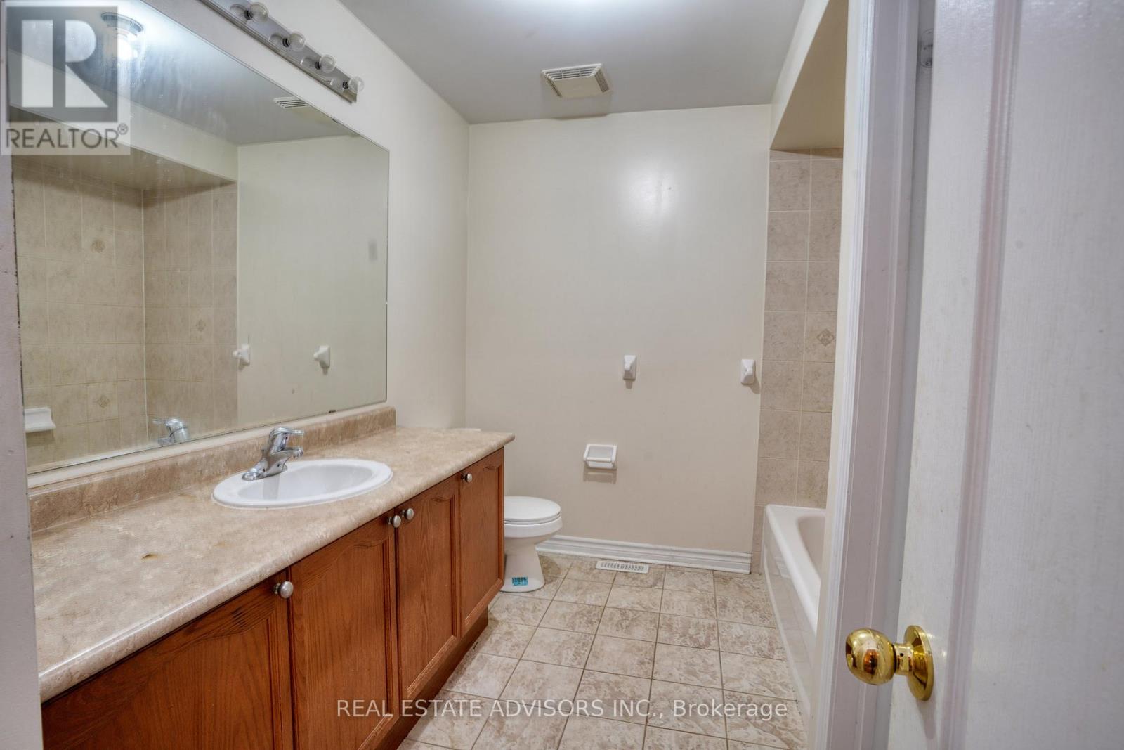 3208 Countess Crescent, Mississauga, Ontario  L5M 0E2 - Photo 23 - W12427015