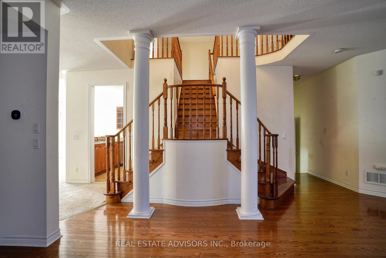 3208 Countess Crescent, Mississauga, Ontario  L5M 0E2 - Photo 6 - W12427015