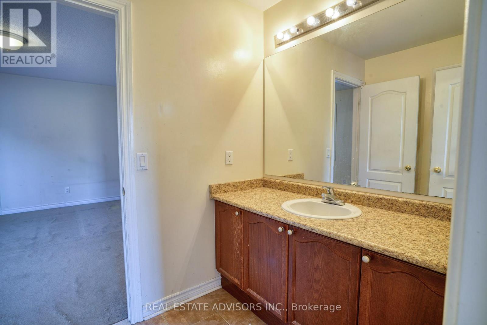 3208 Countess Crescent, Mississauga, Ontario  L5M 0E2 - Photo 20 - W12427015