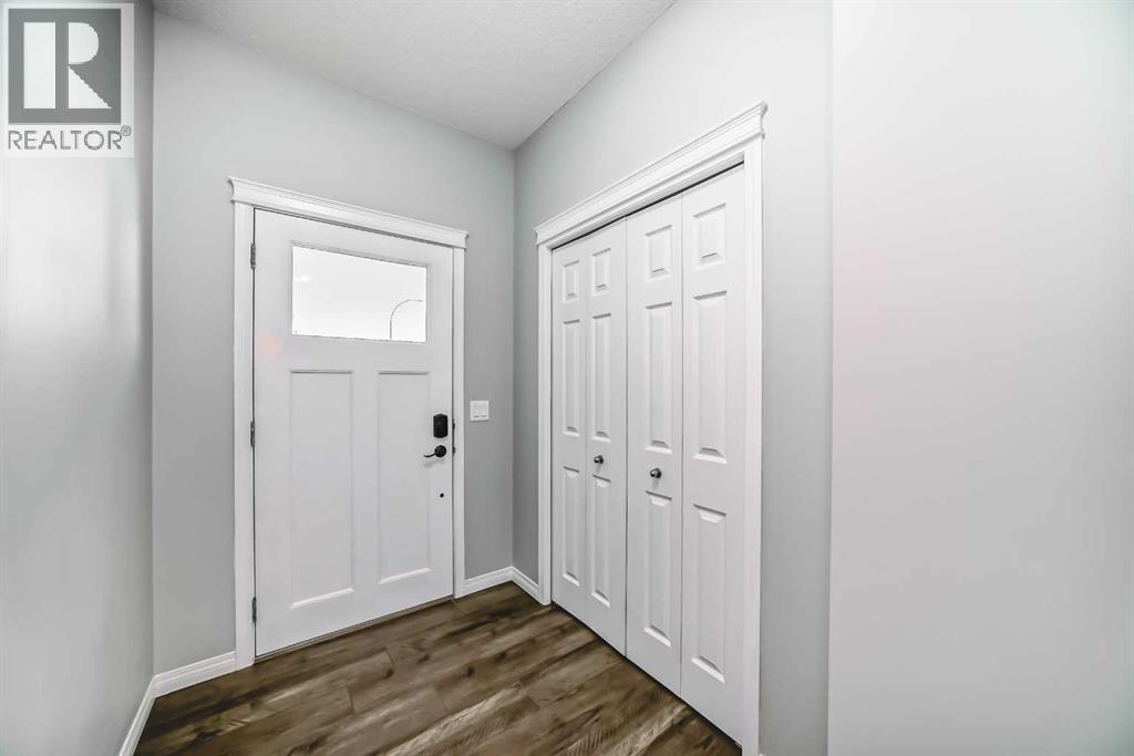 581 Hillcrest Road Sw, Airdrie, Alberta  T4B 4H6 - Photo 3 - A2253455