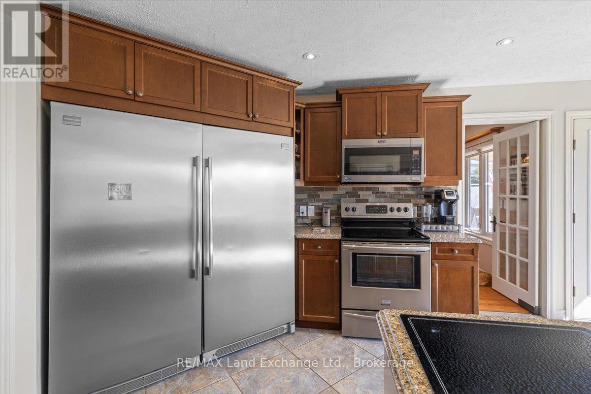 903 Highland Street, Saugeen Shores, Ontario  N0H 2C2 - Photo 10 - X12441906