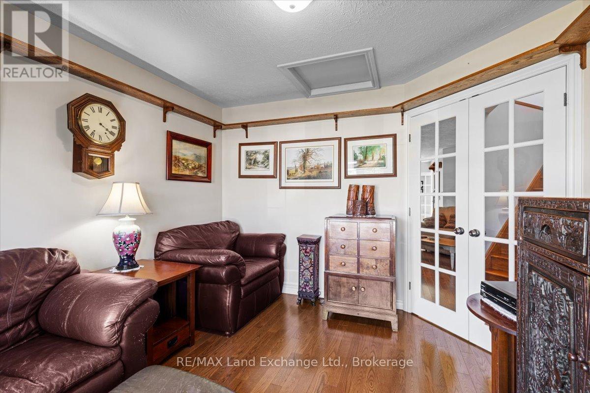 903 Highland Street, Saugeen Shores, Ontario  N0H 2C2 - Photo 4 - X12441906