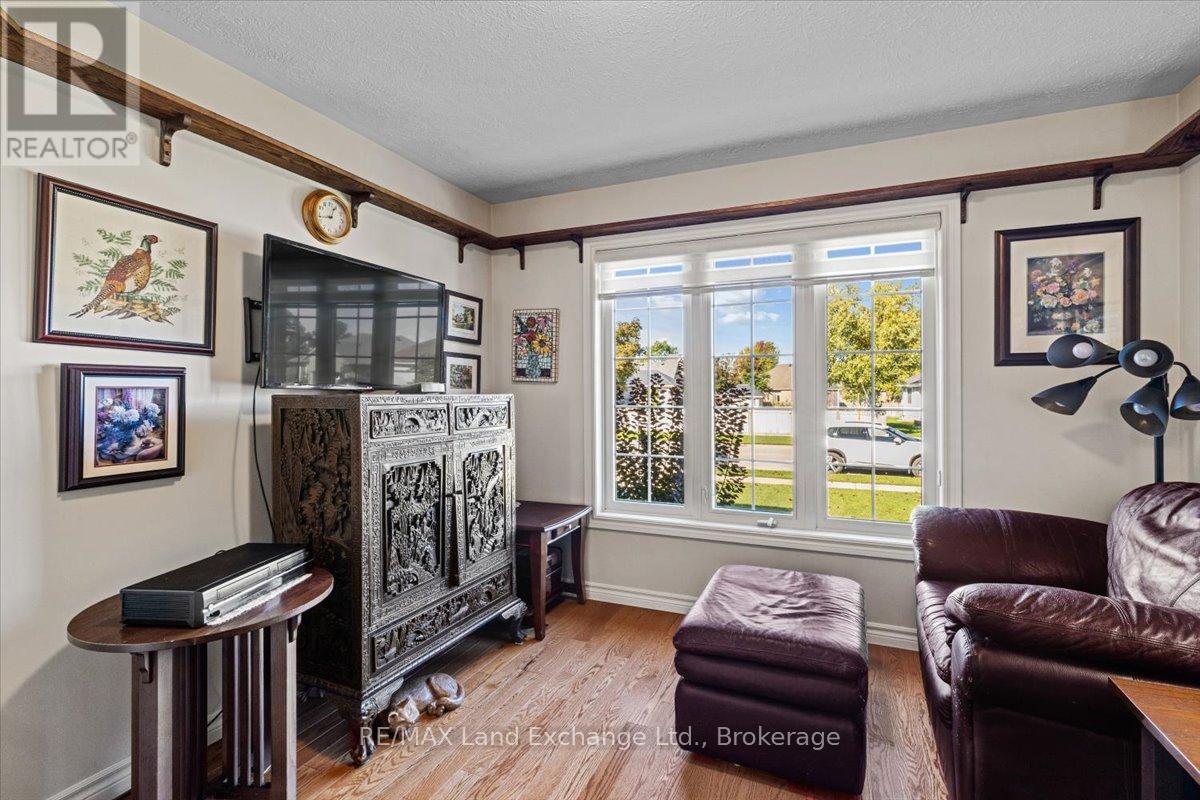 903 Highland Street, Saugeen Shores, Ontario  N0H 2C2 - Photo 5 - X12441906