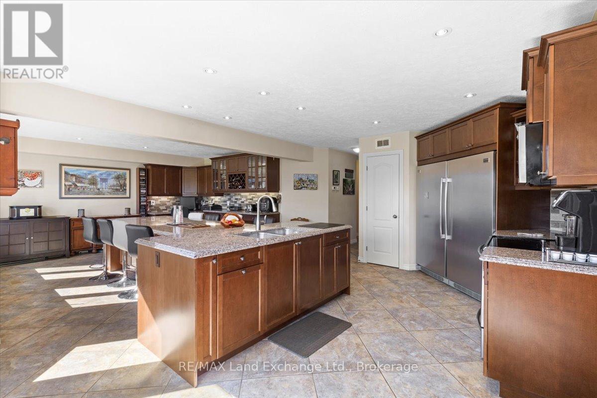 903 Highland Street, Saugeen Shores, Ontario  N0H 2C2 - Photo 9 - X12441906