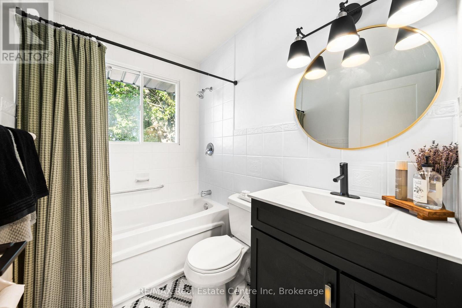 51 Muskoka Drive, Guelph, Ontario  N1E 3M8 - Photo 15 - X12441909