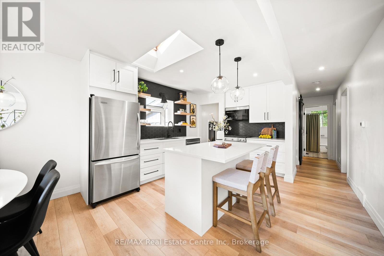 51 Muskoka Drive, Guelph, Ontario  N1E 3M8 - Photo 2 - X12441909