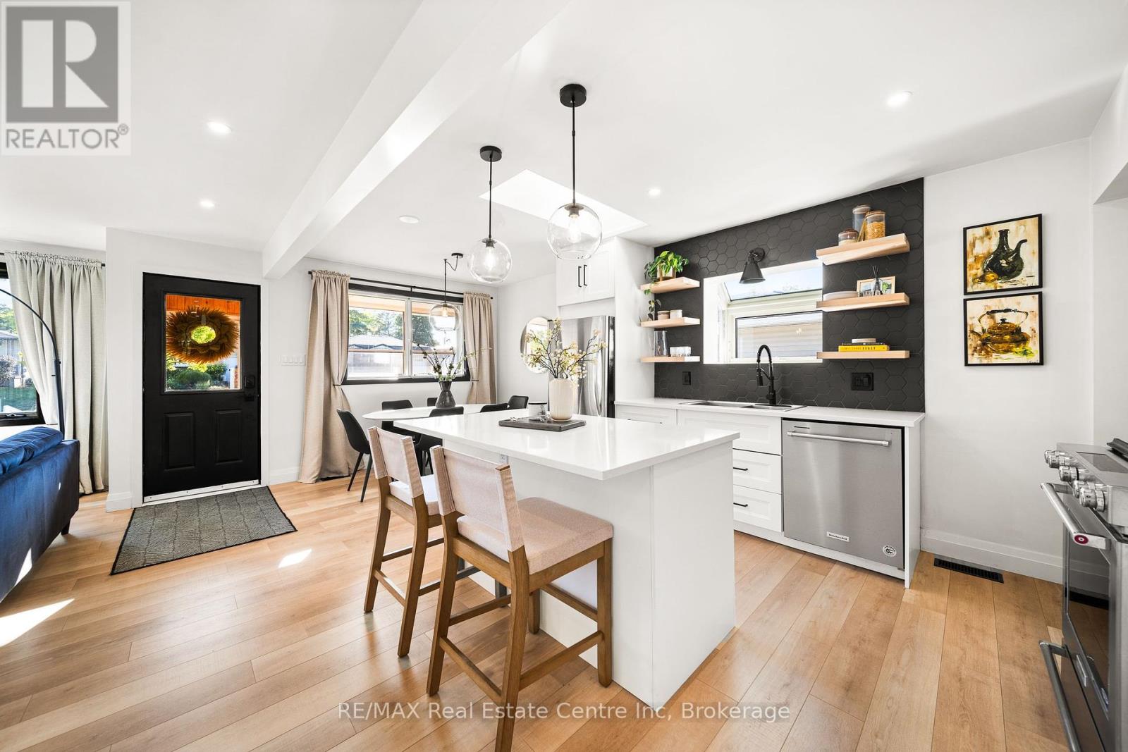 51 Muskoka Drive, Guelph, Ontario  N1E 3M8 - Photo 4 - X12441909