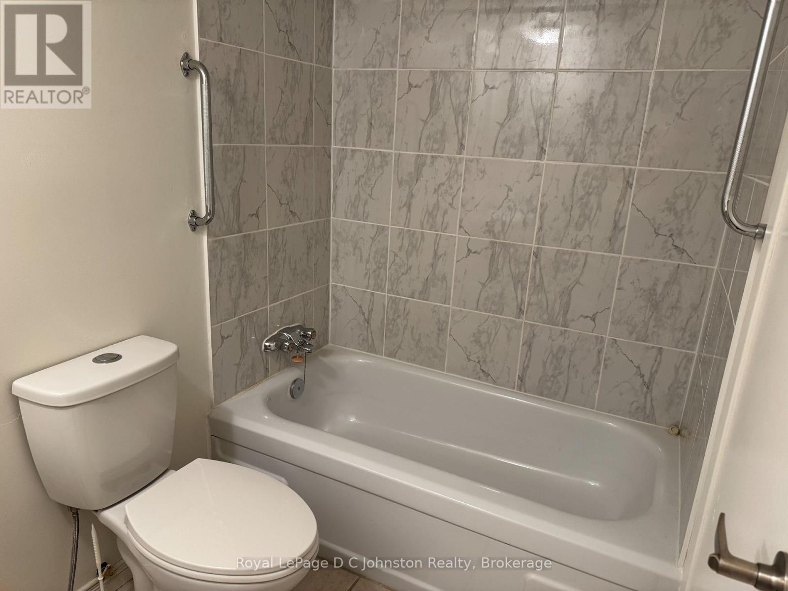 303 - 229 Adelaide Street, Saugeen Shores, Ontario  N0H 2L0 - Photo 11 - X12441918