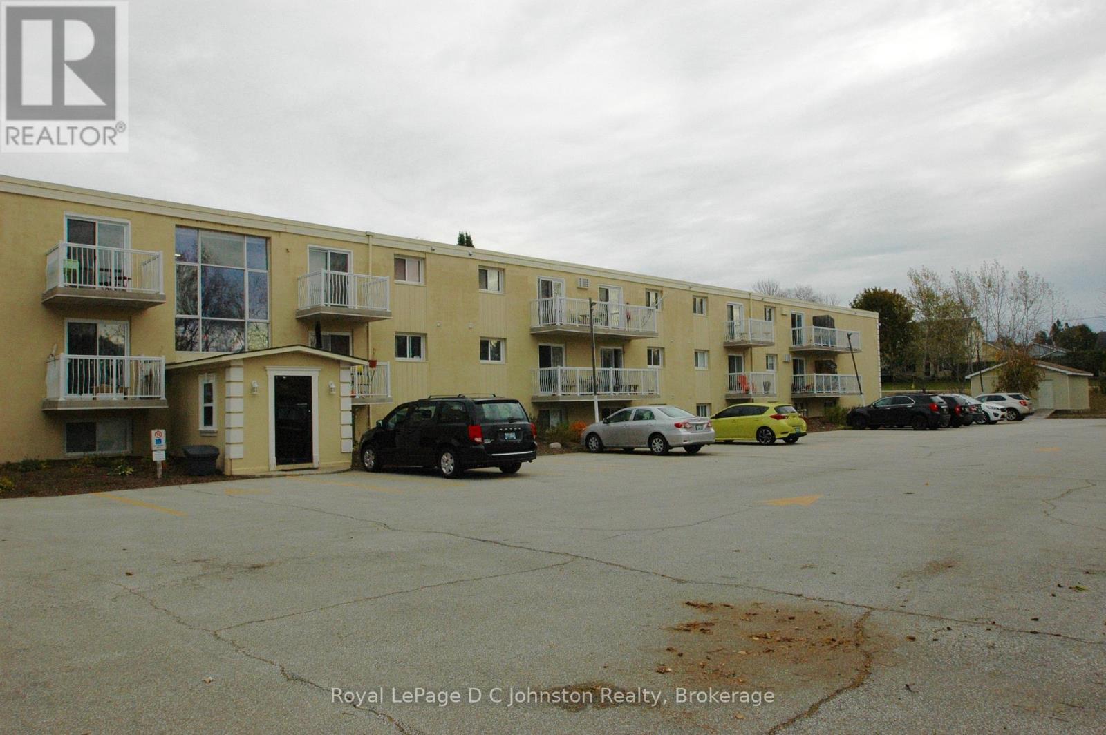303 - 229 Adelaide Street, Saugeen Shores, Ontario  N0H 2L0 - Photo 3 - X12441918