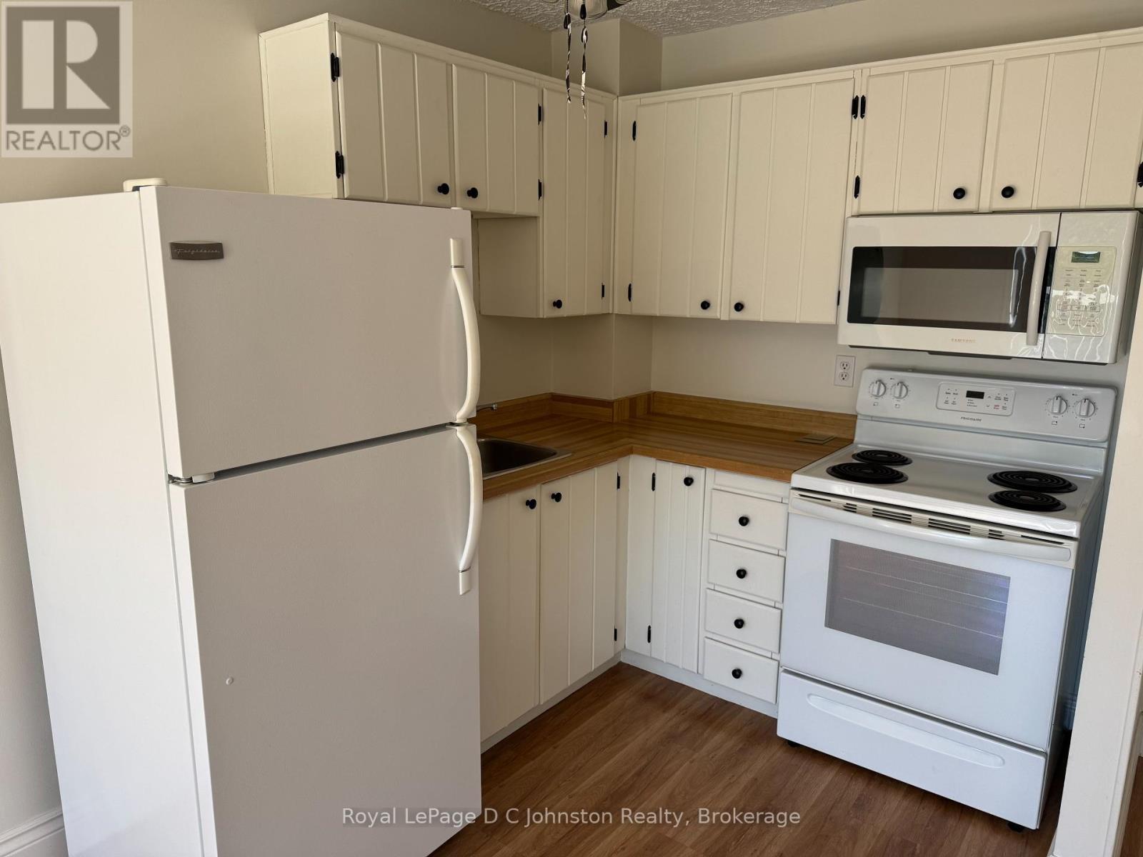 303 - 229 Adelaide Street, Saugeen Shores, Ontario  N0H 2L0 - Photo 5 - X12441918