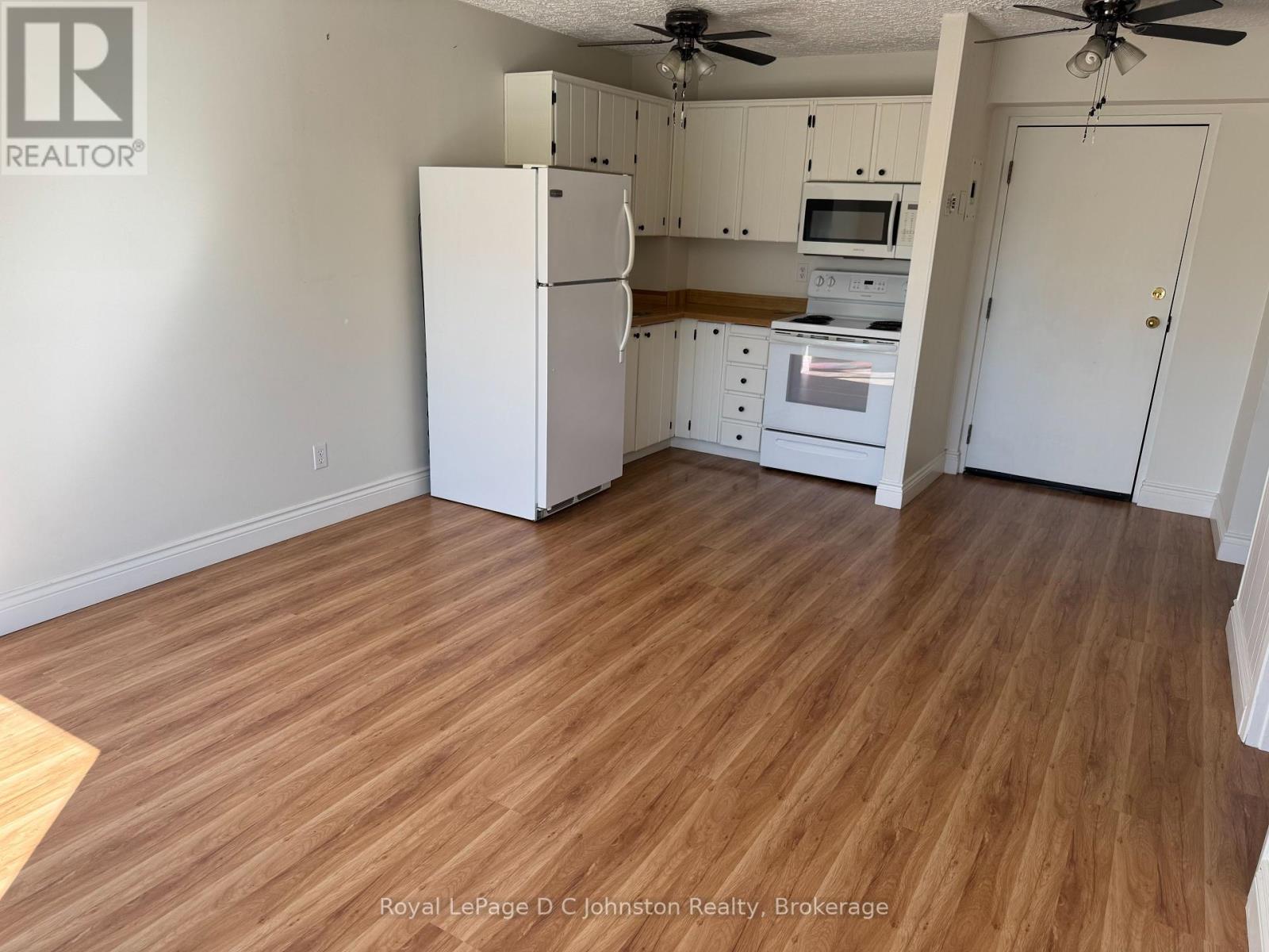 303 - 229 Adelaide Street, Saugeen Shores, Ontario  N0H 2L0 - Photo 6 - X12441918