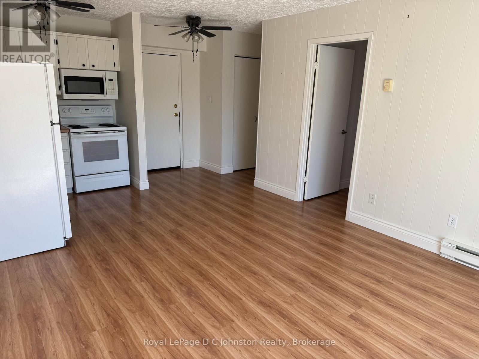303 - 229 Adelaide Street, Saugeen Shores, Ontario  N0H 2L0 - Photo 7 - X12441918