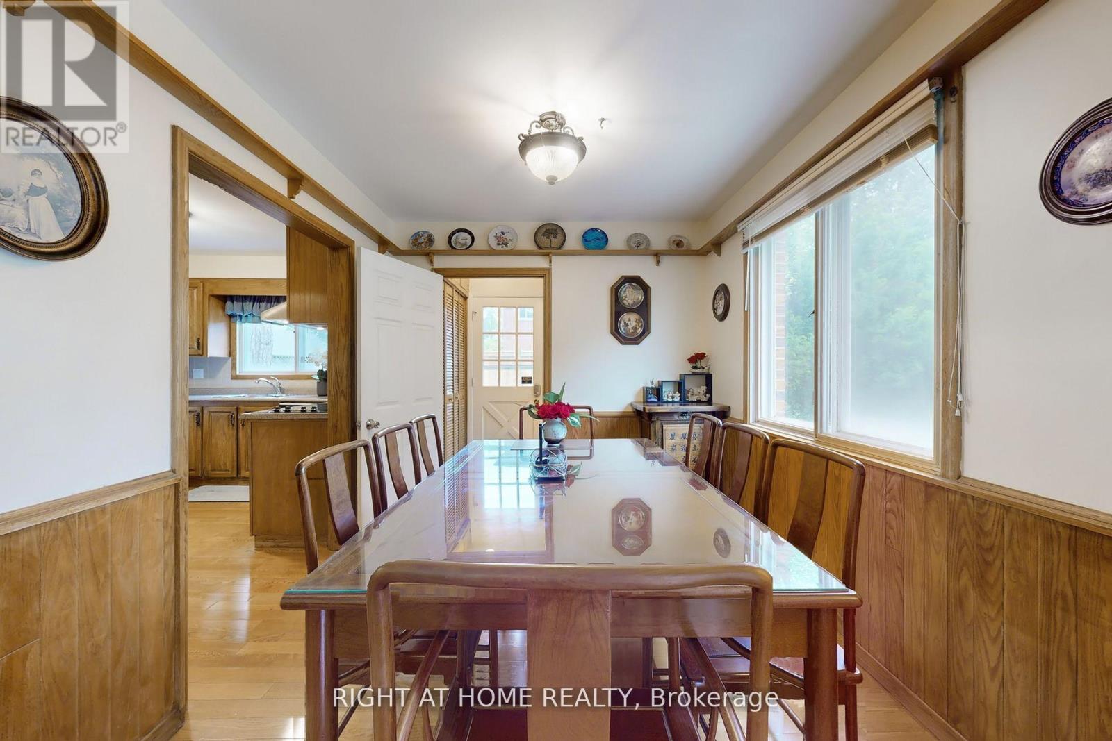 1924 Steepbank Crescent, Mississauga, Ontario  L4X 1T8 - Photo 15 - W12441879