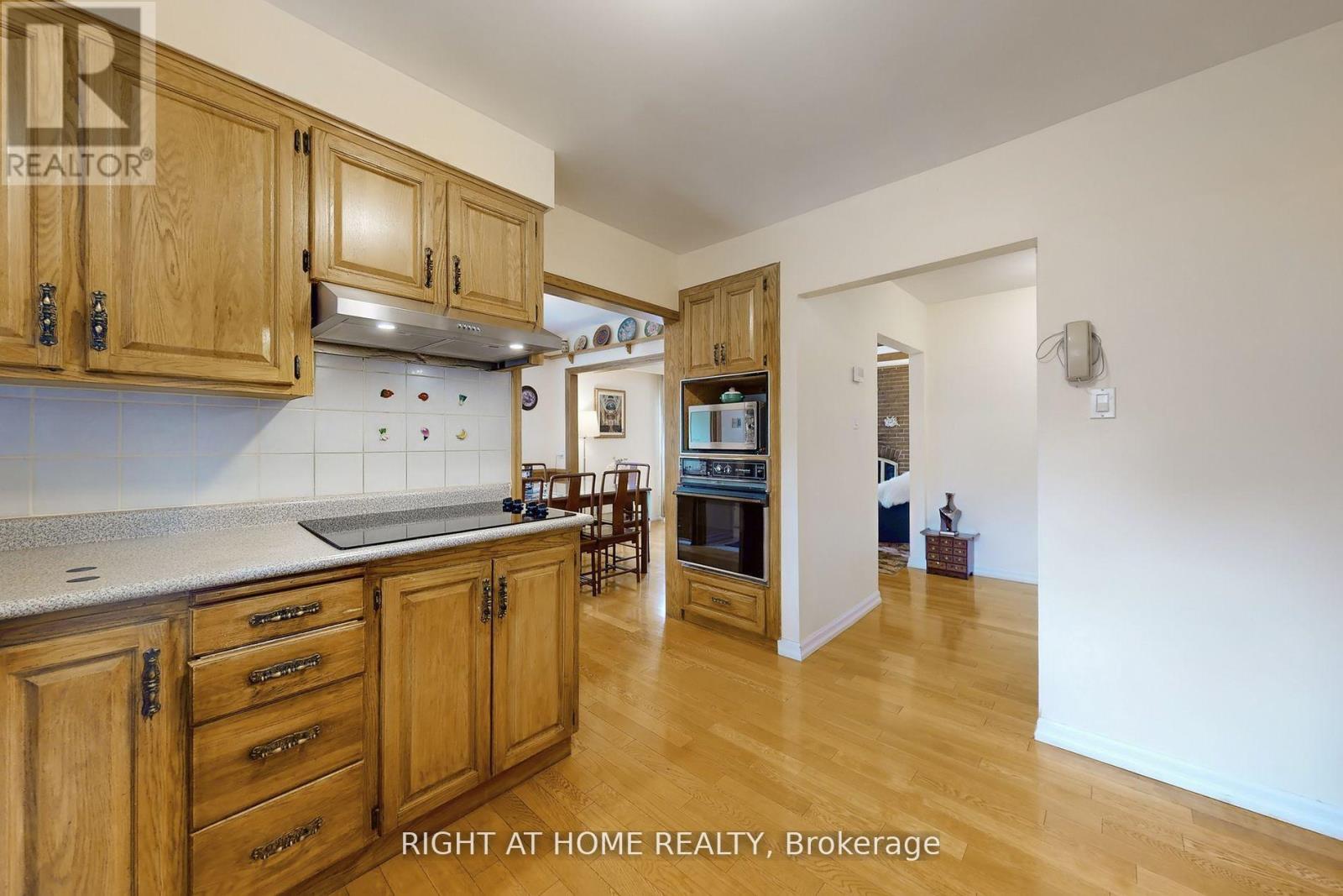 1924 Steepbank Crescent, Mississauga, Ontario  L4X 1T8 - Photo 18 - W12441879