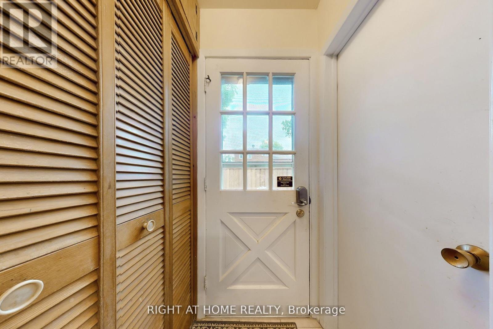 1924 Steepbank Crescent, Mississauga, Ontario  L4X 1T8 - Photo 20 - W12441879