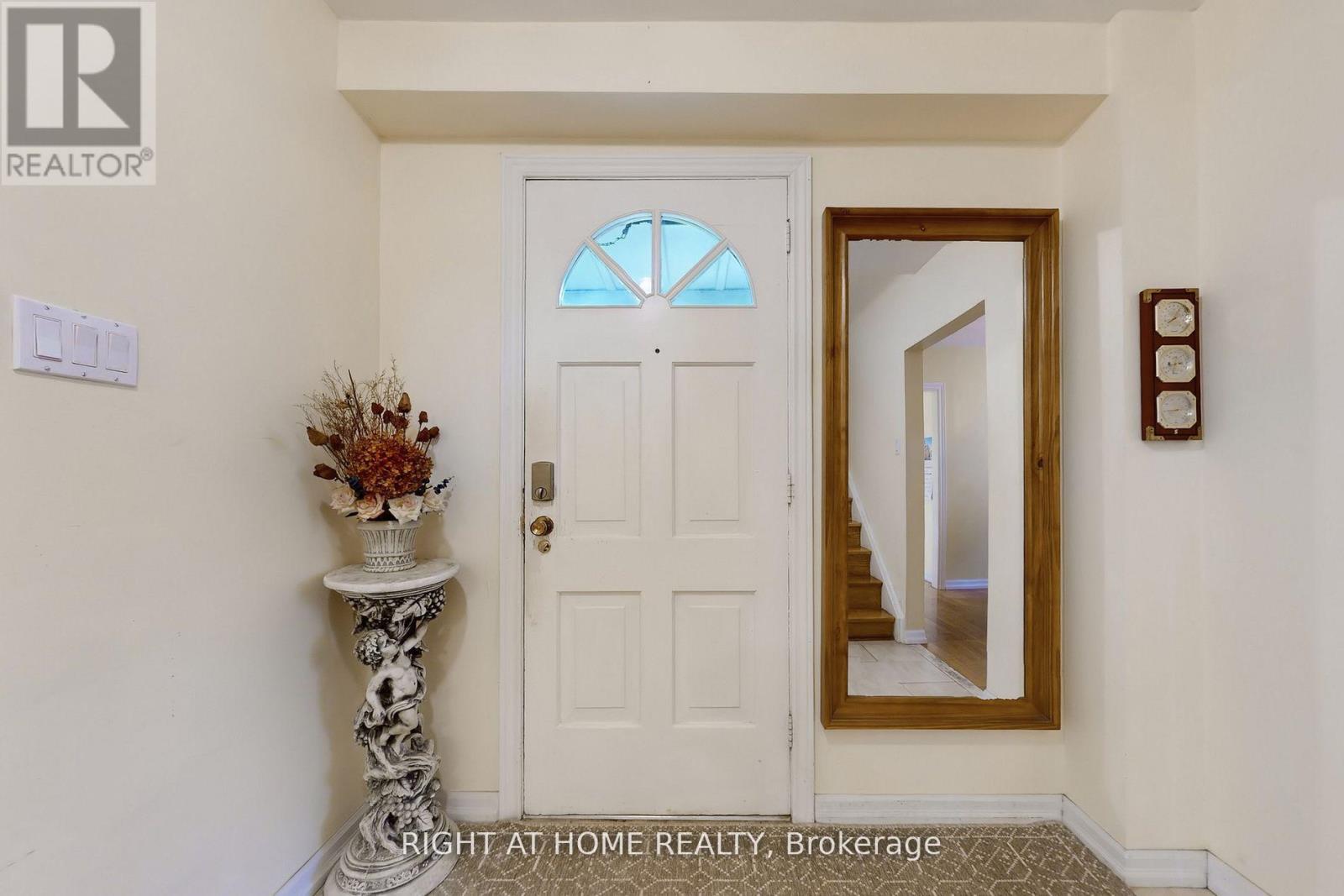 1924 Steepbank Crescent, Mississauga, Ontario  L4X 1T8 - Photo 22 - W12441879