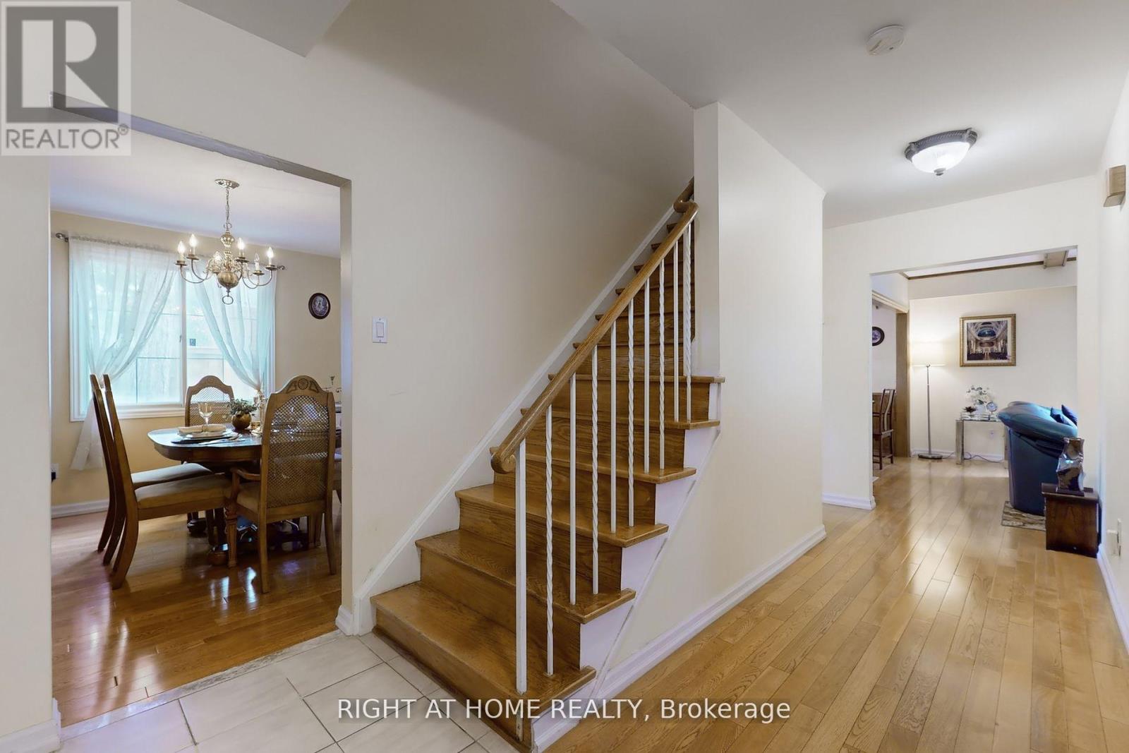 1924 Steepbank Crescent, Mississauga, Ontario  L4X 1T8 - Photo 23 - W12441879