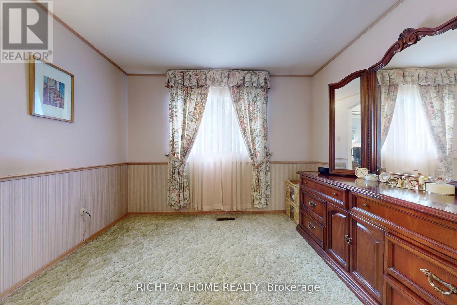1924 Steepbank Crescent, Mississauga, Ontario  L4X 1T8 - Photo 26 - W12441879