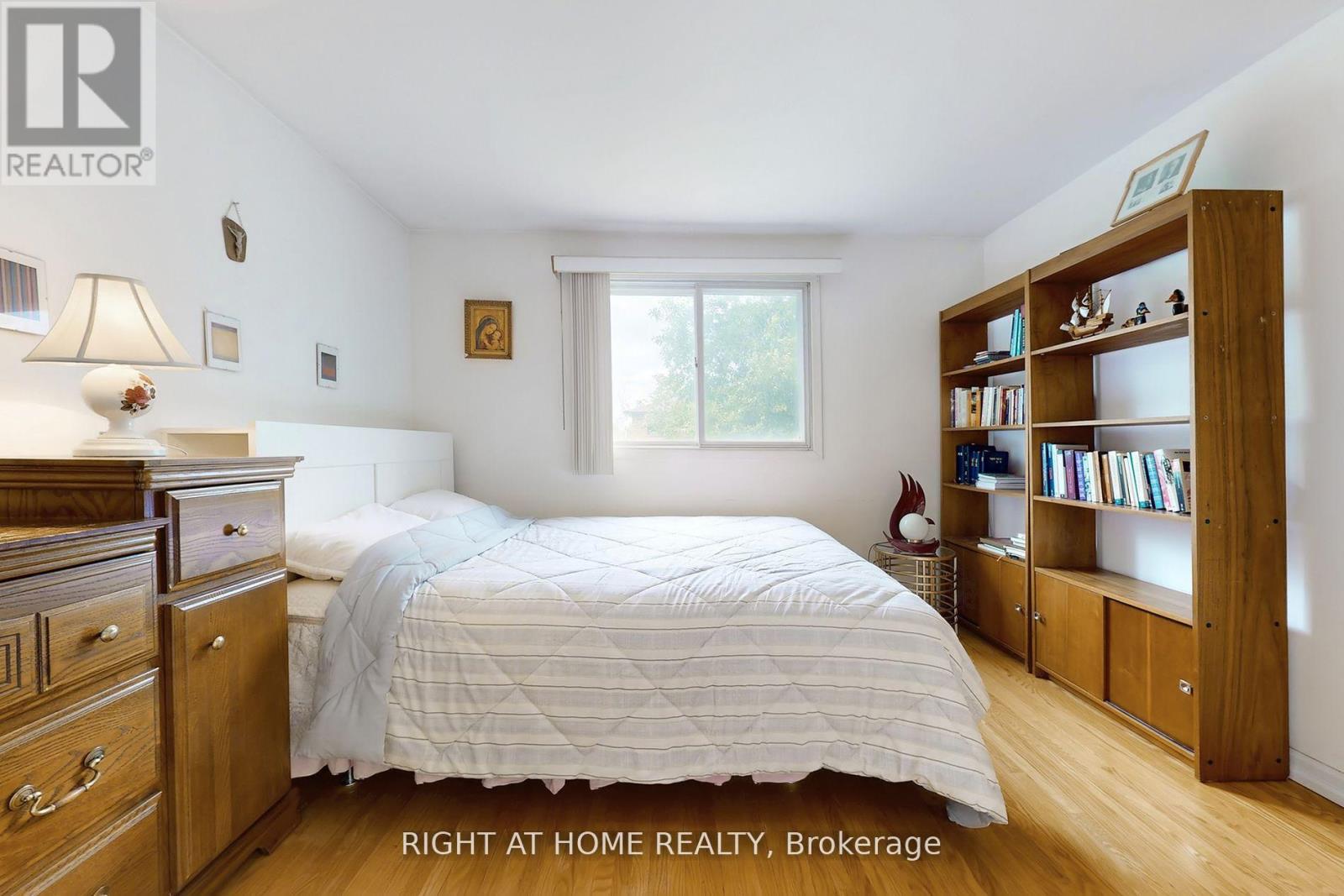 1924 Steepbank Crescent, Mississauga, Ontario  L4X 1T8 - Photo 29 - W12441879