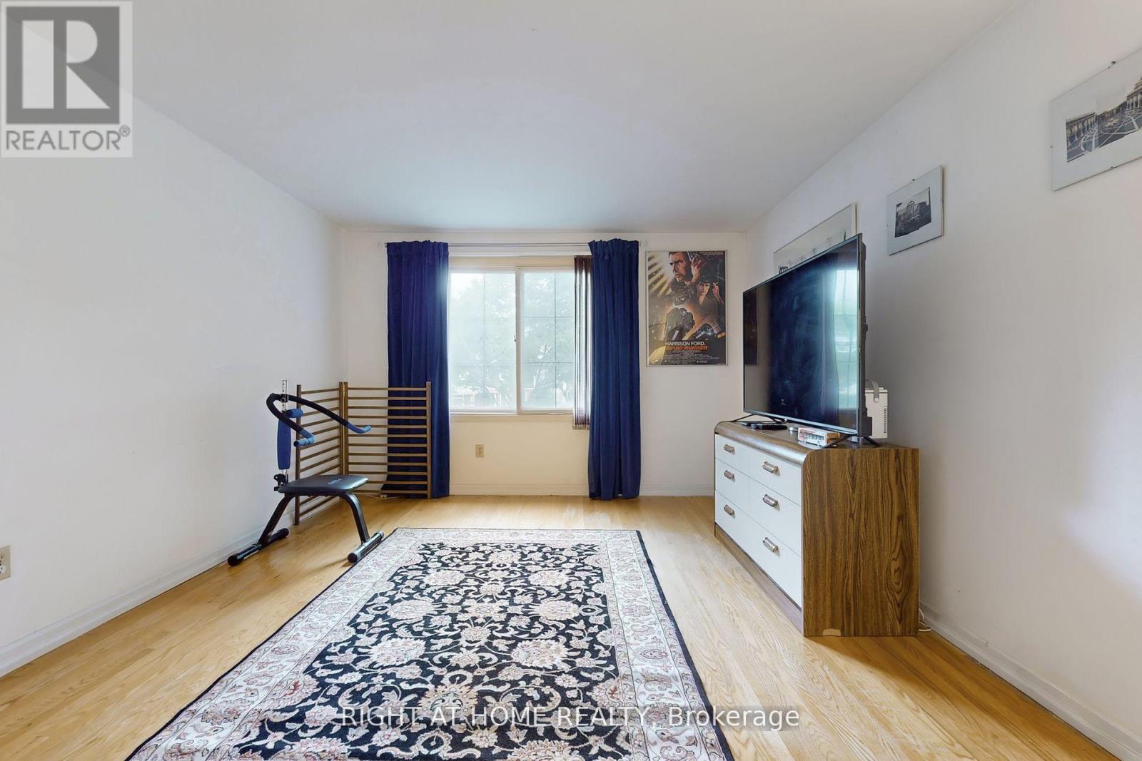 1924 Steepbank Crescent, Mississauga, Ontario  L4X 1T8 - Photo 32 - W12441879