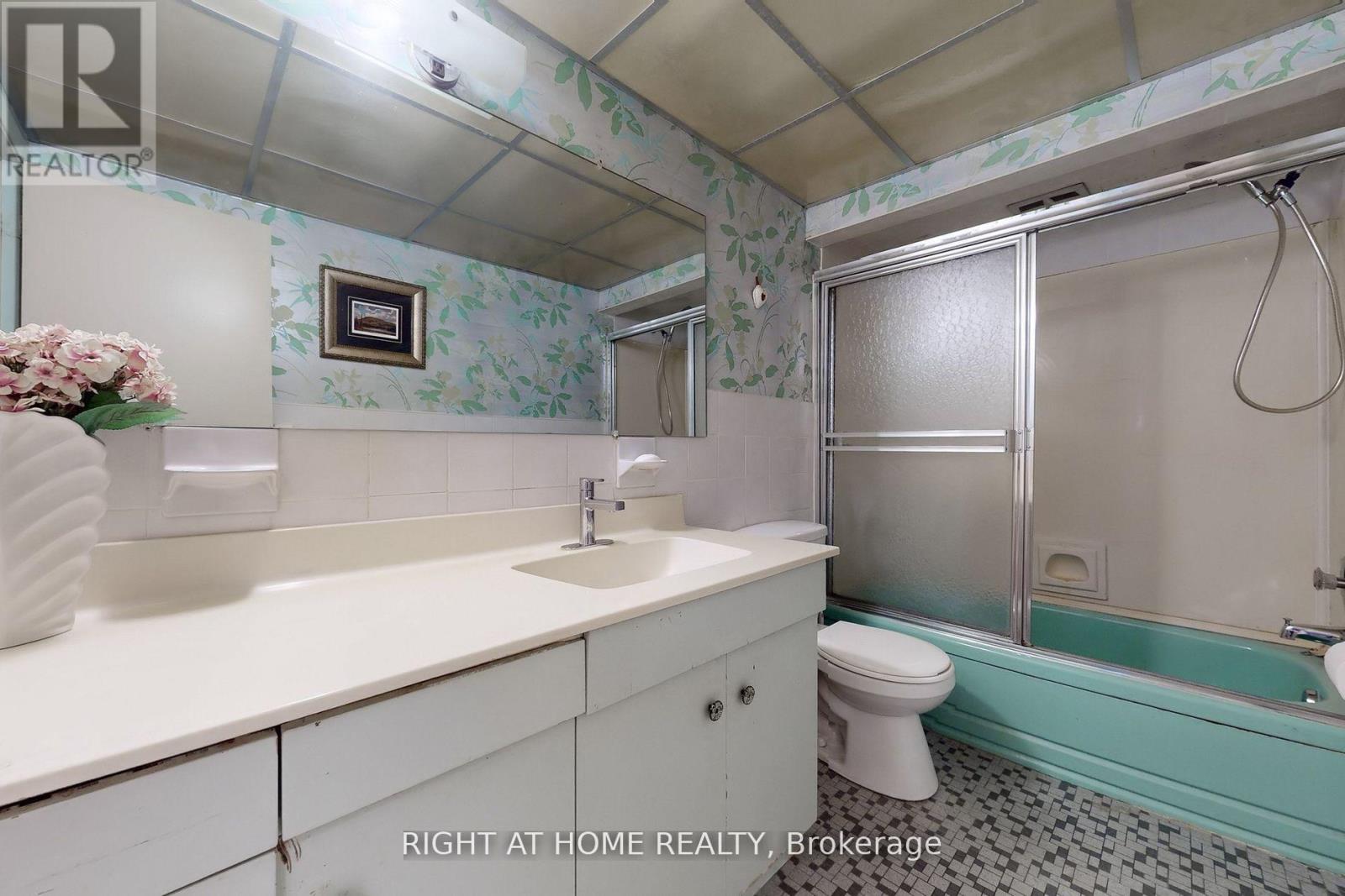 1924 Steepbank Crescent, Mississauga, Ontario  L4X 1T8 - Photo 34 - W12441879