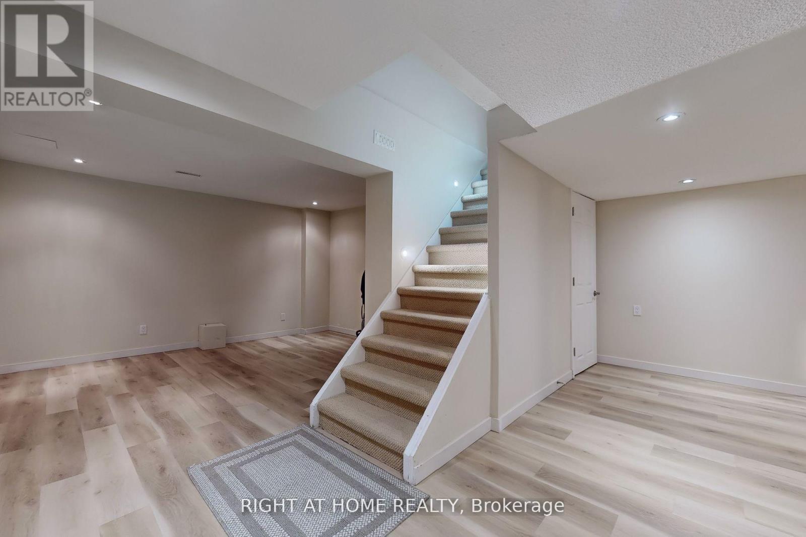 1924 Steepbank Crescent, Mississauga, Ontario  L4X 1T8 - Photo 37 - W12441879