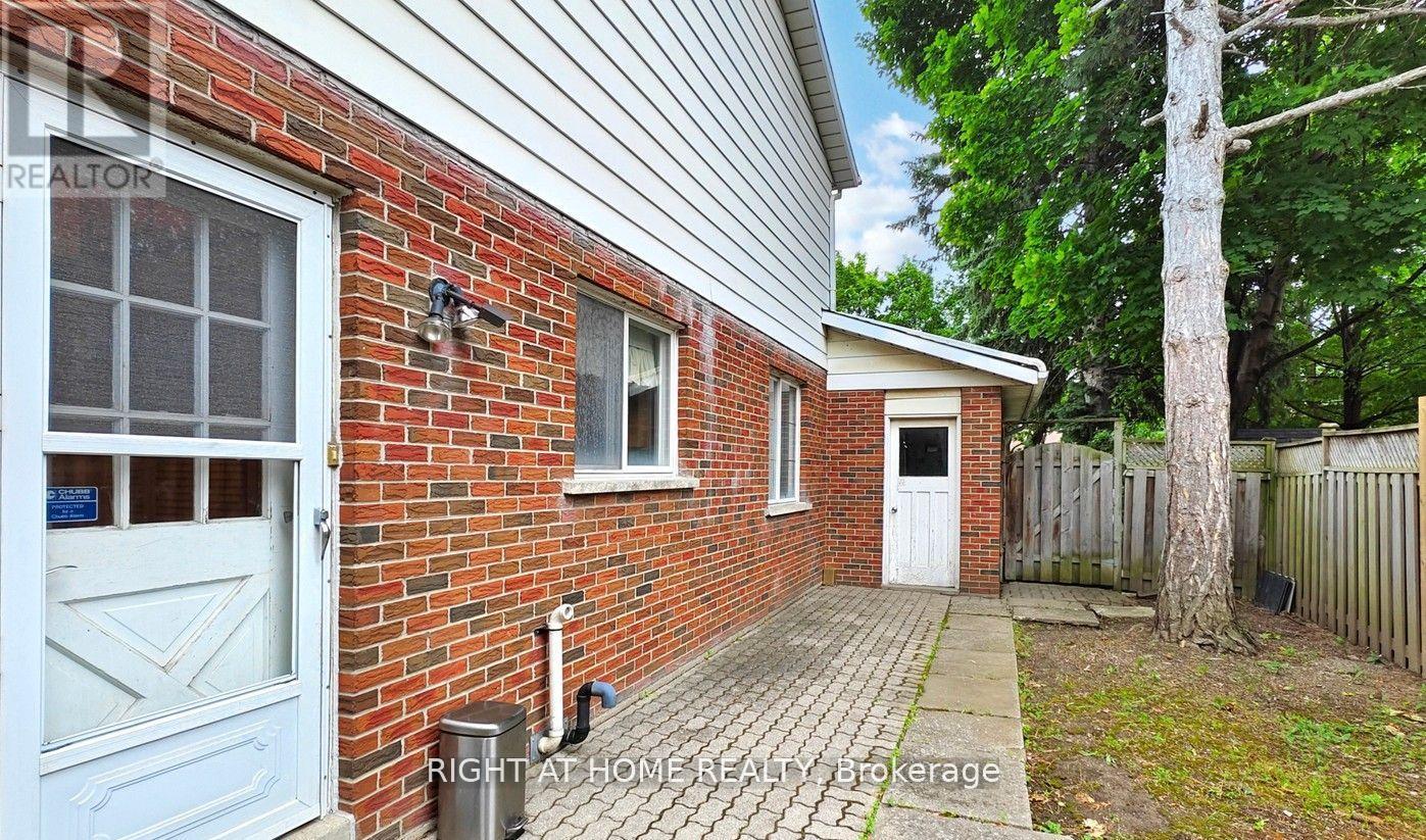 1924 Steepbank Crescent, Mississauga, Ontario  L4X 1T8 - Photo 41 - W12441879