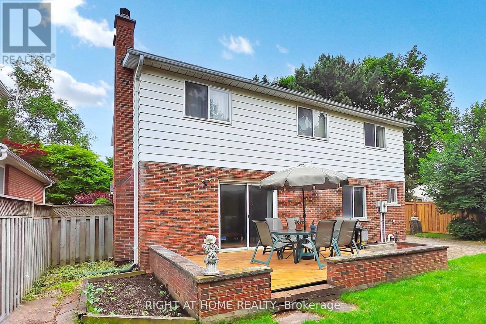 1924 Steepbank Crescent, Mississauga, Ontario  L4X 1T8 - Photo 44 - W12441879