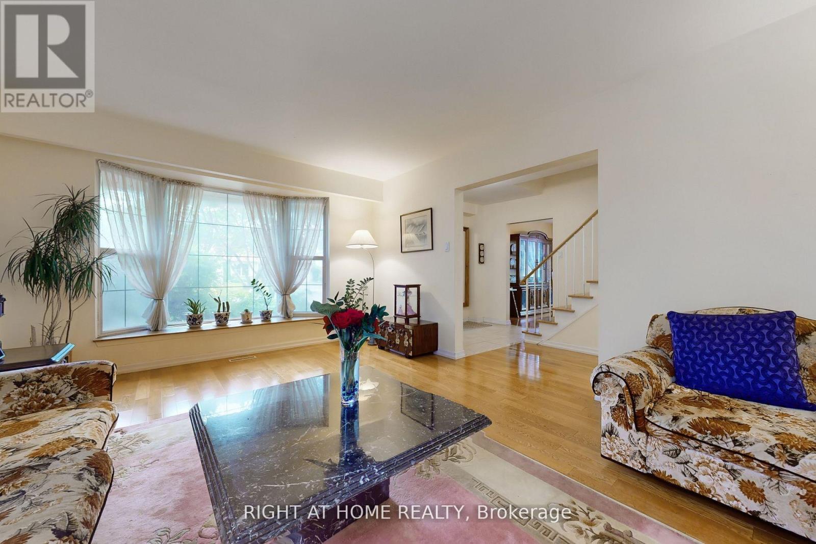 1924 Steepbank Crescent, Mississauga, Ontario  L4X 1T8 - Photo 8 - W12441879