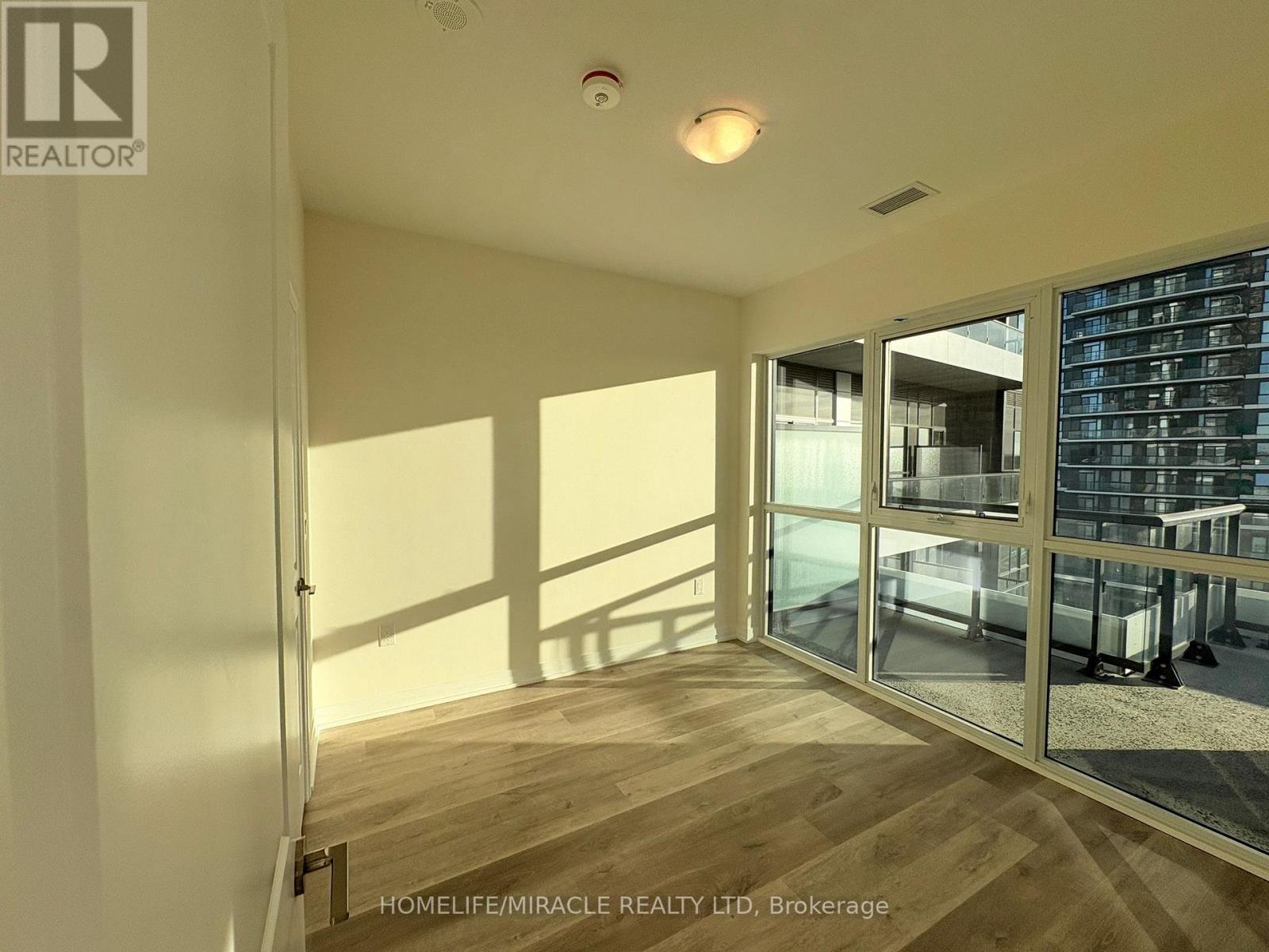 615 - 15 Watergarden Drive, Mississauga, Ontario  L5R 0H4 - Photo 11 - W12441886